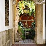 Casa Beatrice, Trastevere